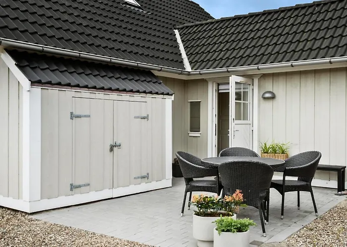 Stunning In Brenderup Fyn - G51849 *